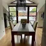 Charmante Dachgeschoss 아파트