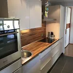 Charmante Dachgeschoss 아파트